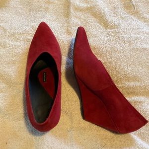 Pied Juste red suede pumps - great for holiday outfits!